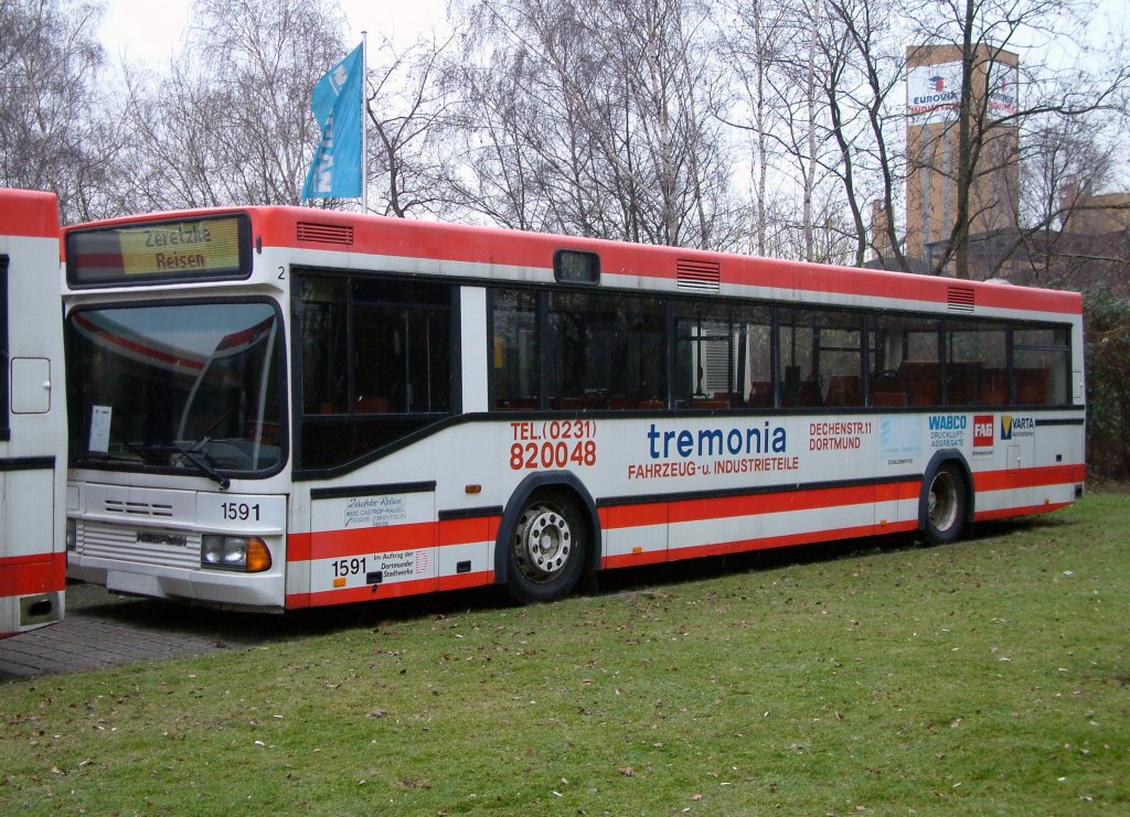 Neoplan N4016 NF ex Zeretzke Reisen. DSW21 Kom Nummer 1591. Aufgenommen am 24.01.2004 im GWZ der Neoplan NL Rhein Ruhr in Oberhausen.