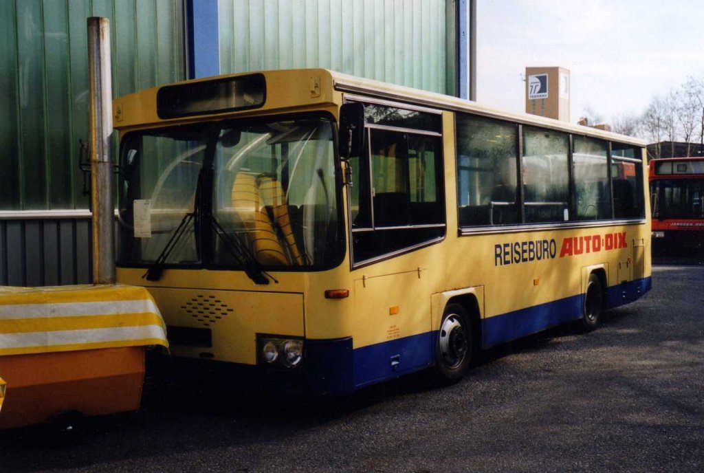 Neoplan N407, aufgenommen im April 2000 im GWZ der Neoplan NL Rhein Ruhr in Oberhausen.