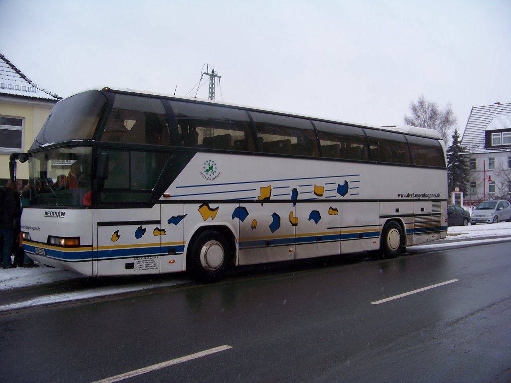Neoplan Reisebus, am ZOB in Celle. (12.02.10)