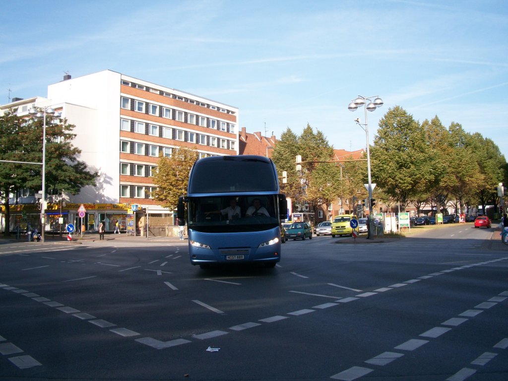Neoplan Reisebus, beim Einbiegen von der Berliner Allee in die Marienstrae im September 2009