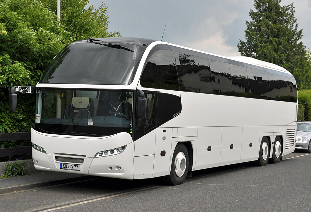 Neoplan Reisebus in Euskirchen-Fla - 25.05.2013