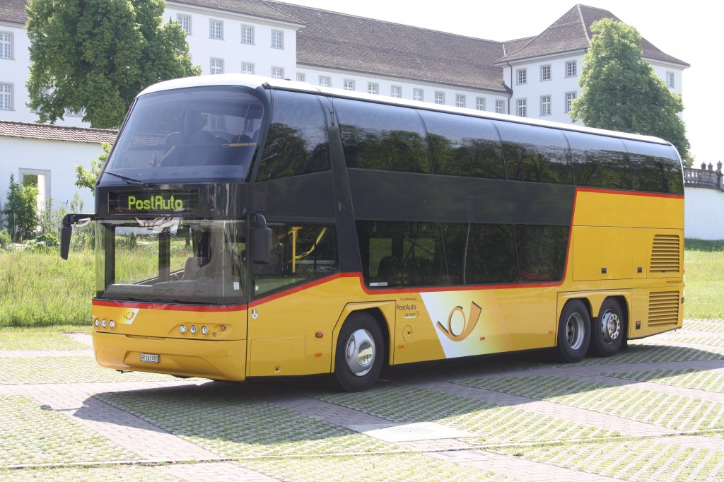 Neoplan Skyliner N1122 GR 163000 vor dem Kloster St. Urban
Aufgenommen am 6.05.2011