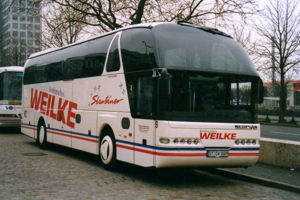 Neoplan Starliner N516 SHD, aufgenommen im Mrz 2003 am Dortmunder ZOB.