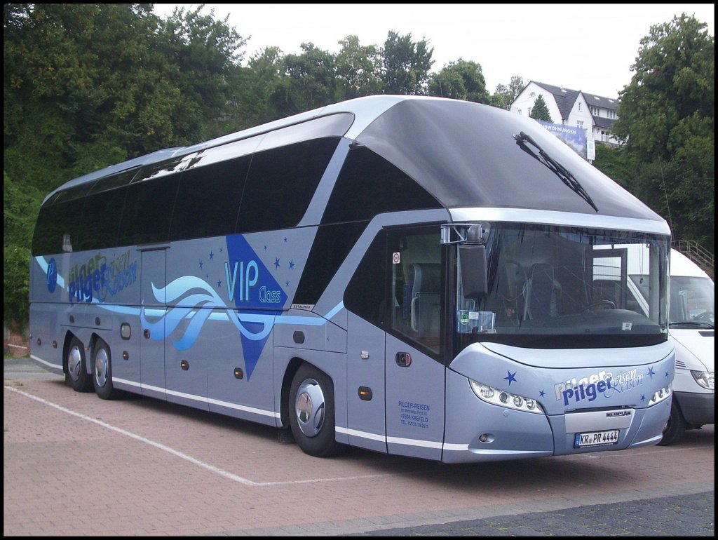 Neoplan Starliner von Pilger Reisen aus Deutschland im Stadthafen Sassnitz am 15.09.2012