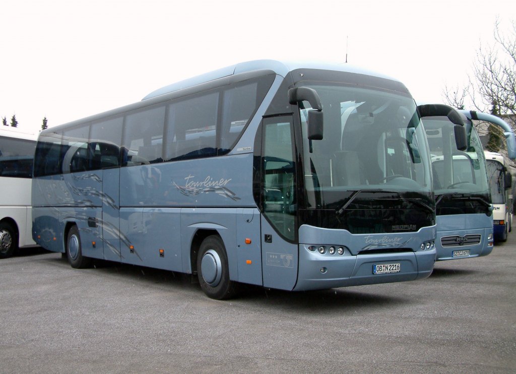 Neoplan Tourliner, aufgenommen am 24.01.2004 auf dem Gelnde der Neoplan NL Rhein Ruhr in Oberhausen.