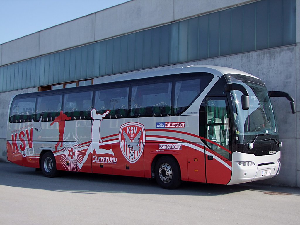 NEOPLAN-Tourliner dient als Mannschaftsbus des KSV-Kapfenberg;100417