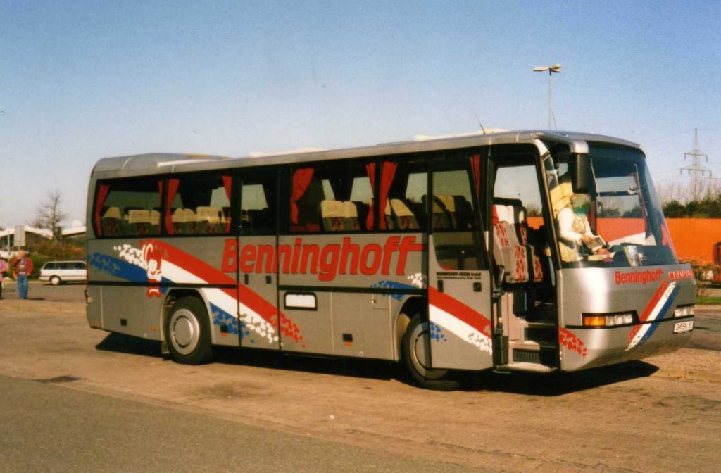 Neoplan Transliner N313 K, aufgenommen auf den Autobahnrastplatz Hannover Garbsen im Mrz 1997.