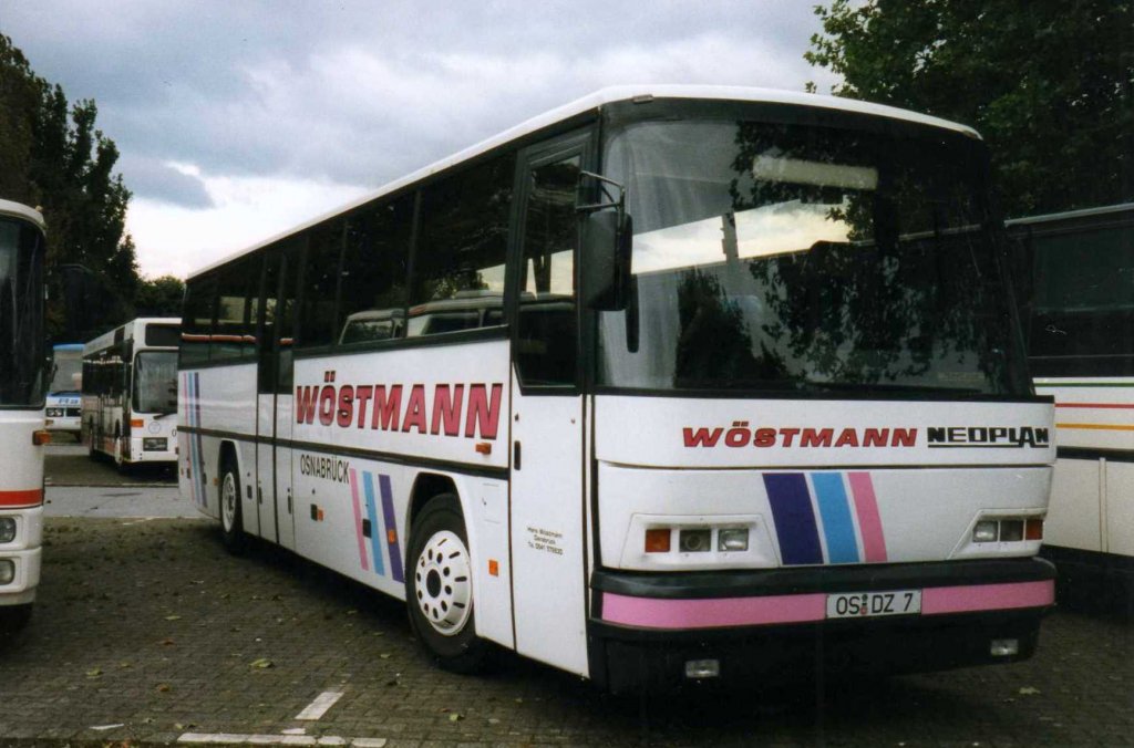 Neoplan Transliner N316 K, aufgenommen im September 1999 auf dem Parkplatz der Westfalenhallen in Dortmund.