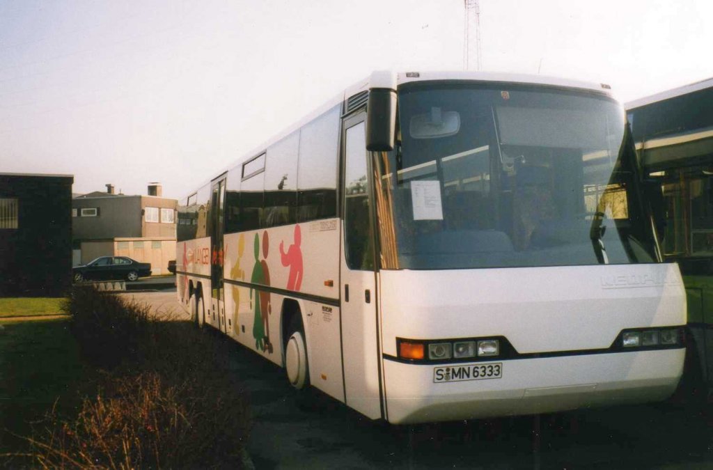 Neoplan Transliner N316 KL, aufgenommen im April 1998 auf dem Gelnde der Neoplan NL Rhein Ruhr in Oberhausen.