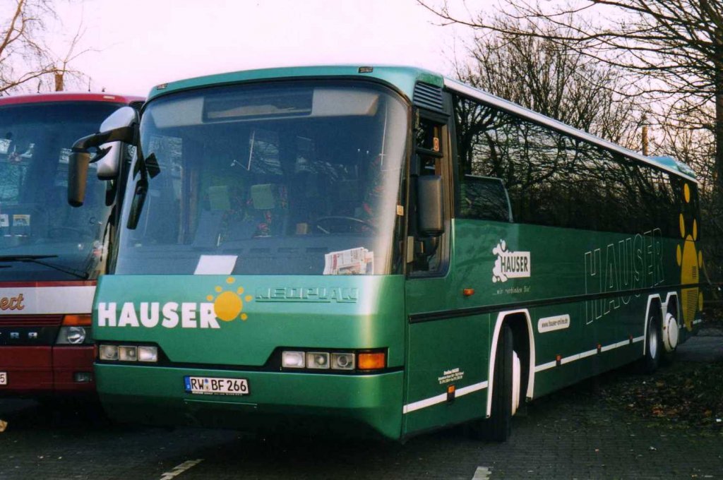 Neoplan Transliner N316 KL, aufgenommen im November 2001 auf dem Parkplatz der Westfalenhallen in Dortmund.