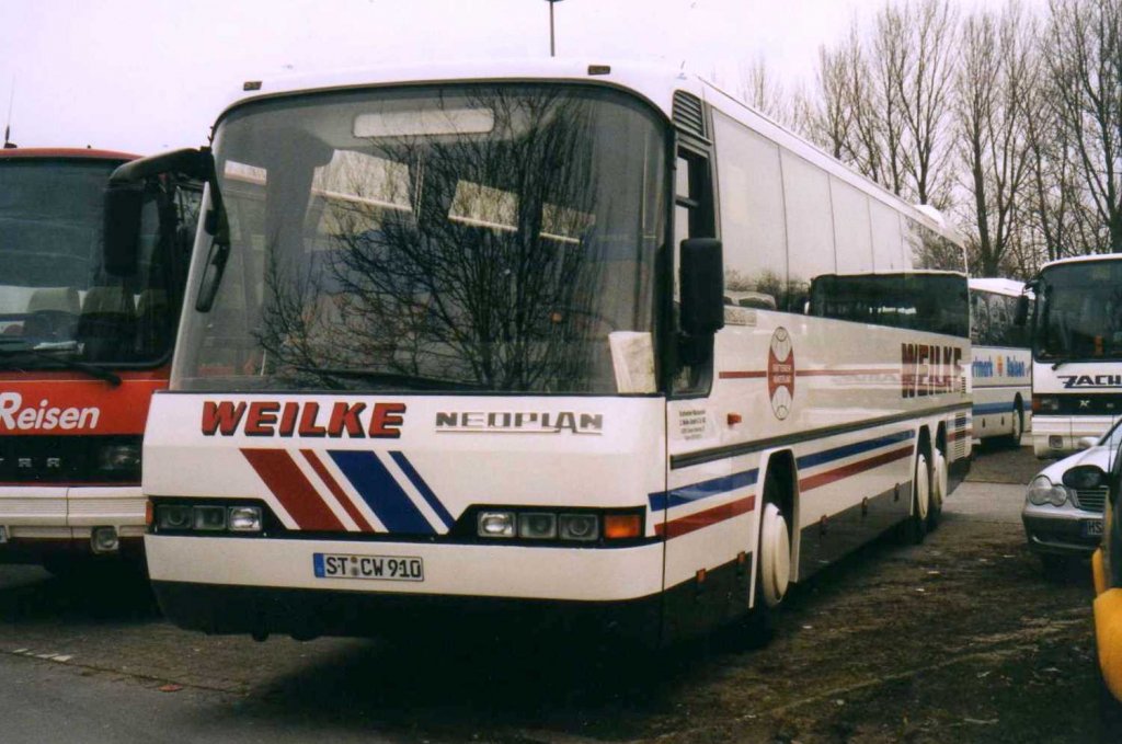 Neoplan Transliner N316 KL, aufgenommen im Mrz 2003 auf dem Parkplatz der Westfalenhallen in Dortmund.