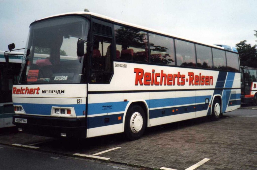 Neoplan Transliner N316 SHD, aufgenommen im September 1994 auf dem Parkplatz der Westfalenhallen in Dortmund.