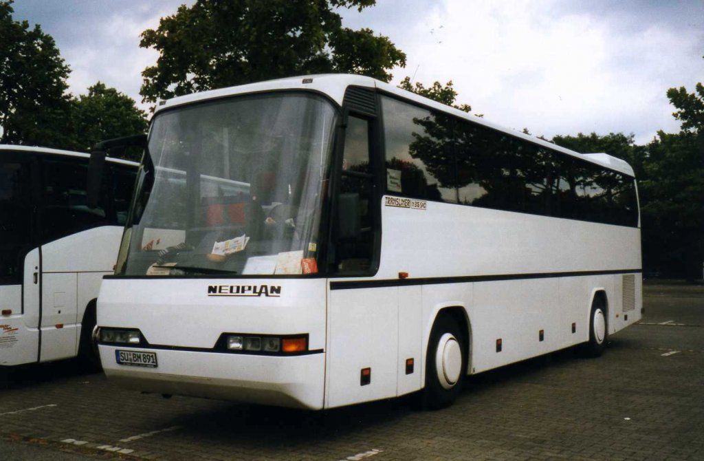 Neoplan Transliner N316 SHD, aufgenommen im August 1998 auf dem Parkplatz der Westfalenhallen in Dortmund.