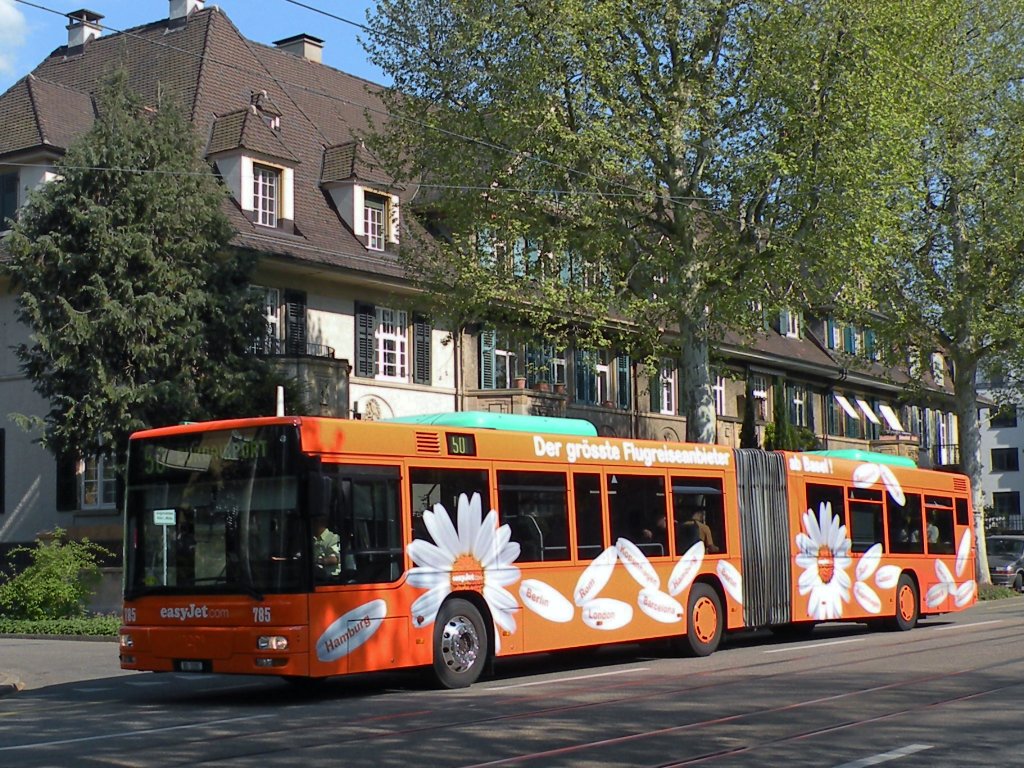 Neu fahren auf der Linie 50 zwei MAN Busse nit der Vollwerbung für die Billig Fluggesellschaft Easy Yet. Hier sehen wir den MAN Bus mit der Betriebsnummer 785 im Steinenring in Basel. Die Aufnahme stammt vom 19.04.2011.