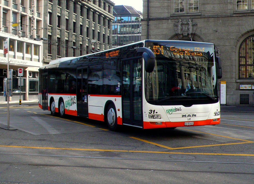Neue MAN Lions-City 3-Achsig Nr.31 der Regio-Bus auf dem Bahnhofplatz in St. Gallen am 30.10.2011.