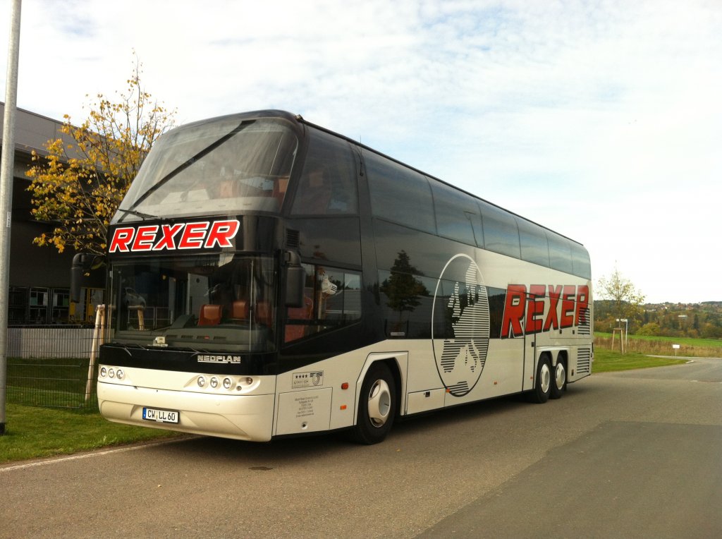 Neuer Doppeldecker Der Firma Rexer-Reisen aus Calw am Betriebshof der Firma Rexer.

Bild ist enstanden am 17.10.2012 in Calw