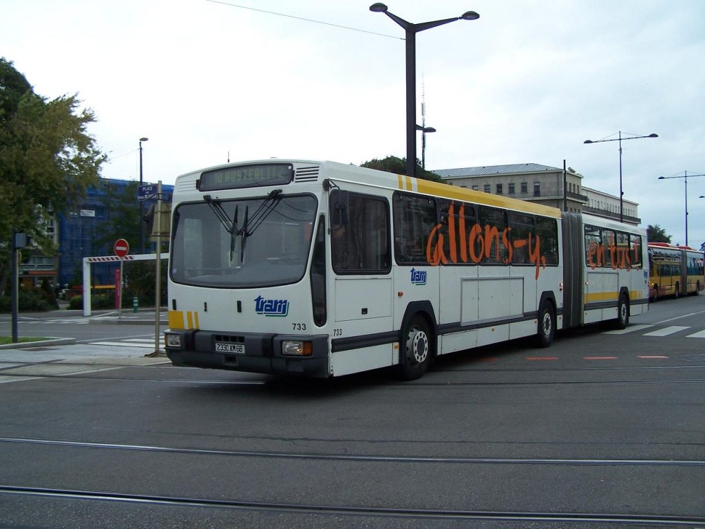 Noch selten fahren die PR 180.2. Hier Wagen 733 wurde im Jahre 2001 an der pariser RATP abgekauft. Mulhouser Bahnhof am 30/08/10.