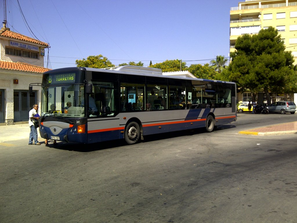 Noge Cittour, Wagen 241, Firma Costa Azul, wartet an der Endhaltestelle Eras de la Sal im spanischen Torrevieja am 09.06.2011