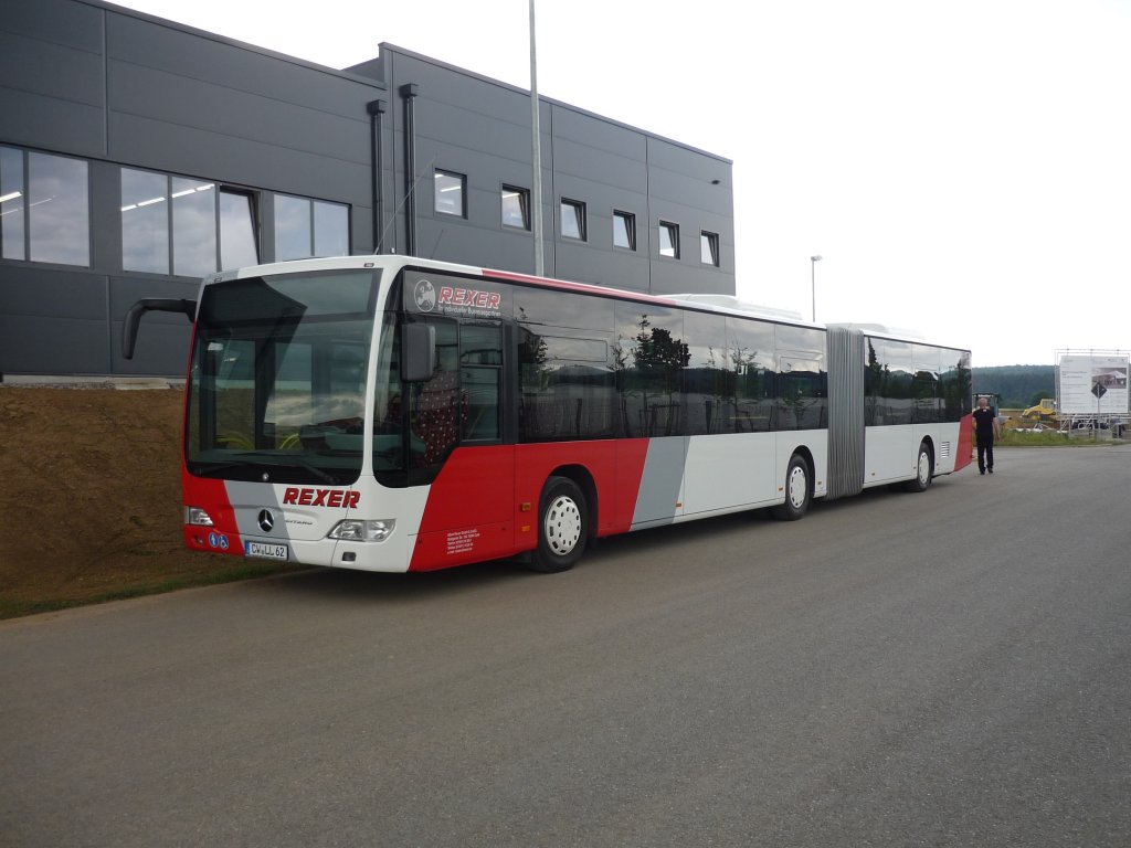 Nun nochmal von der linken Seite der Citaro-Gelenkbus von Rexer im neuen Farbkleid.