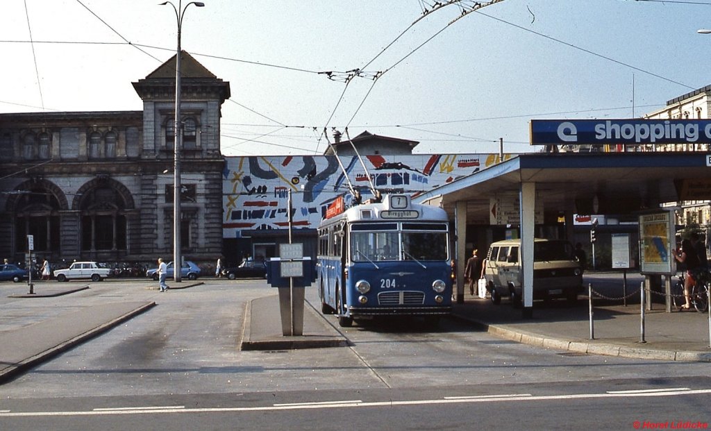 O-Bus 204 auf Linie 7 am Luzerner Hauptbahnhof (Juli 1983)