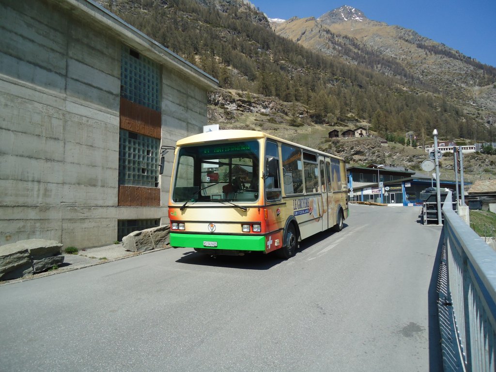 OBZ Zermatt - Nr. 4/VS 143'405 - Vetter Elektrobus am 22. April 2011 in Zermatt, Spiss