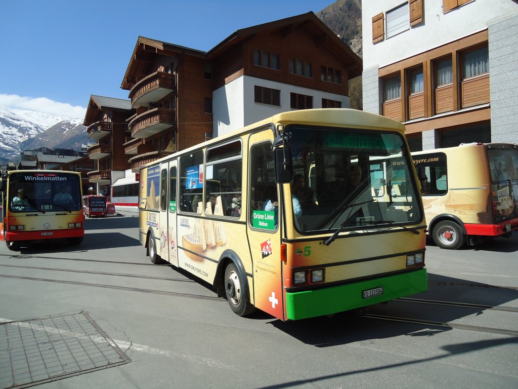 OBZ Zermatt - Nr. 5/VS 133'504 - Vetter Elektrobus am 22. April 2011 beim Bahnhof Zermatt