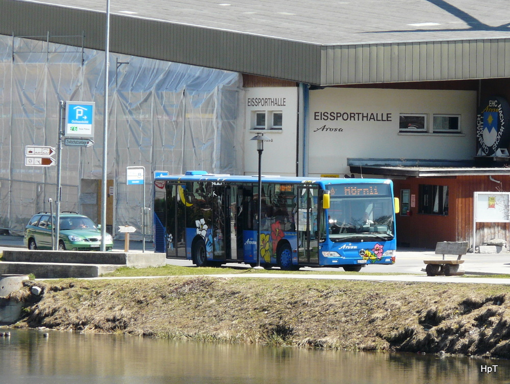 Ortsbus Arosa - Mercedes Citaro GR 154243 bei den Haltestellen vor der Eissporthalle in Aros am 22.04.2011

