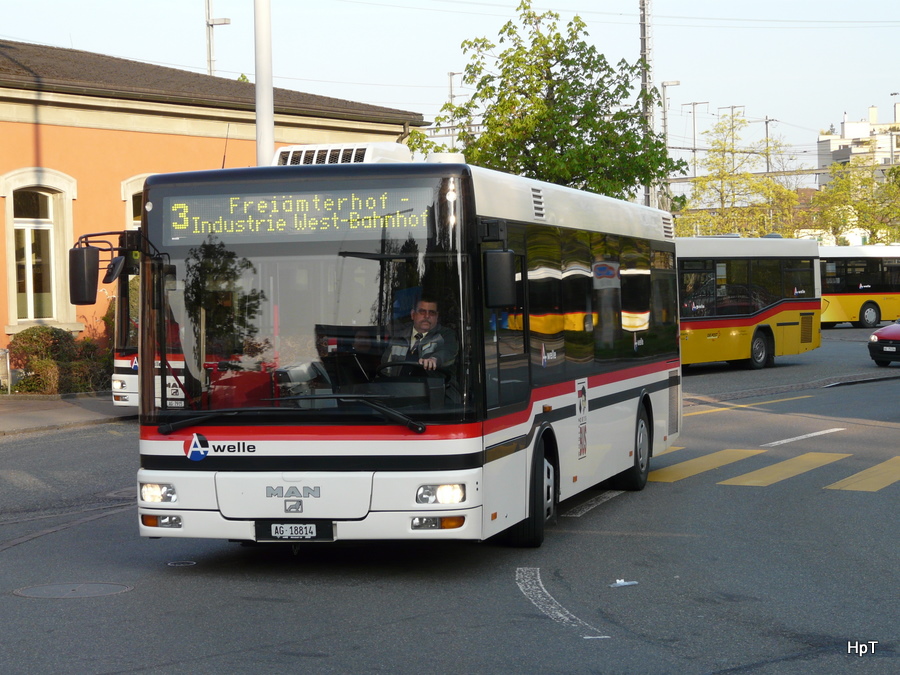 Ortsbus Wohlen - MAN AG 11814 unterwegs auf der Linie 3 bei den Bushaltestellen vor dem Bahnhof Wohlen am 22.04.2010