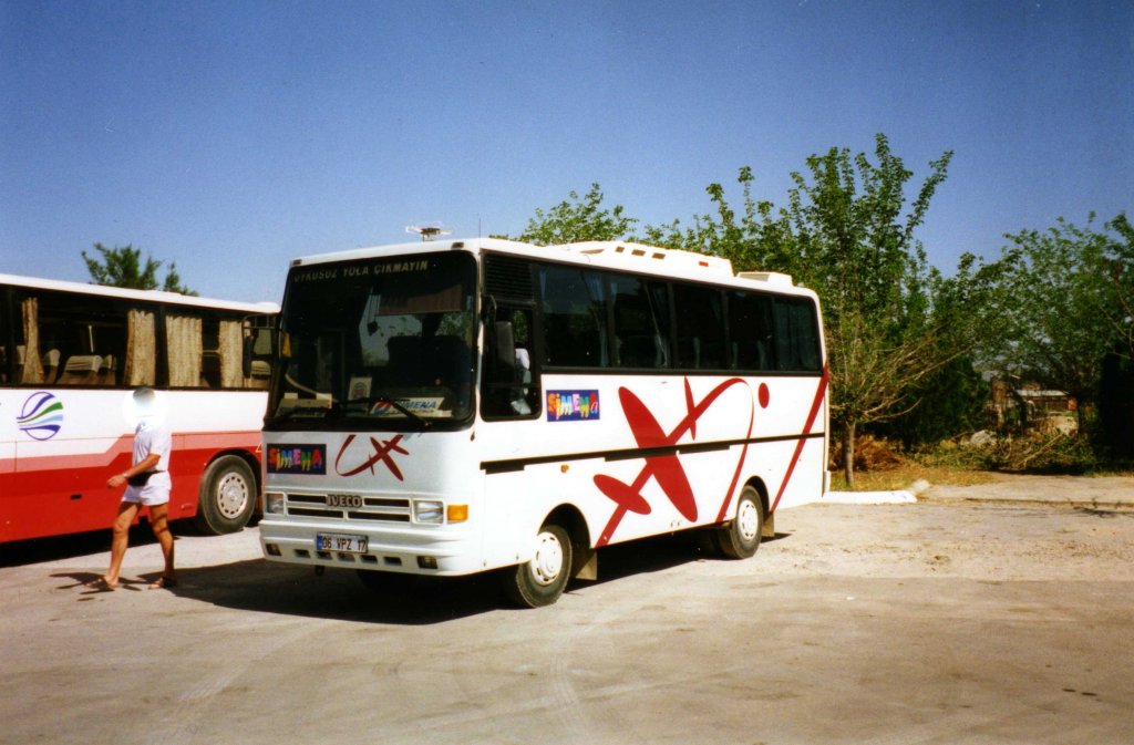 Otoyol / Iveco Kleinbus aufgenommen in der Umgebung von Side/ Trkei.