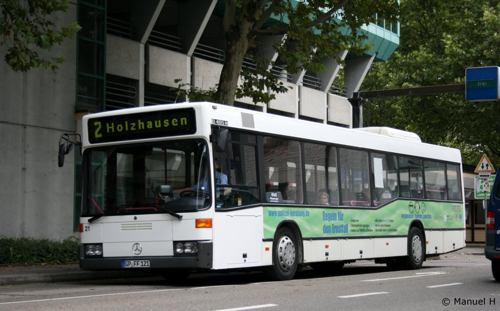 OVG 21 (GP FF 121) mit Werbung fr die Polizei Beratung.
Aufgenommen am ZOB Gppingen, 17.8.2010.