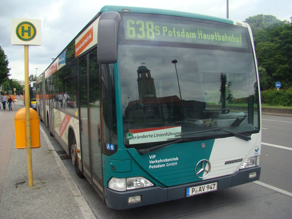 P-AV 947 (Demokratie Bus) am Rathaus Spandau. Linie 638 nach Potsdam Hbf mit der Umleitung ab Heerstrae/Wilhelmstrae ber Heerstrae und Hahneberg.