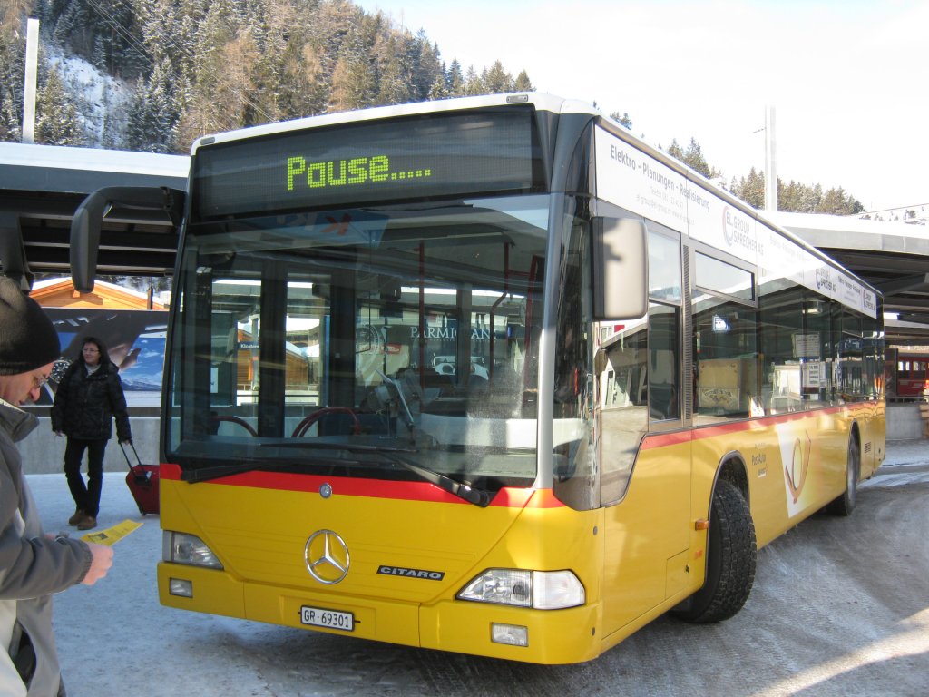 Pause: MB Citaro beim Bahnhof Klosters, 22.01.2011.