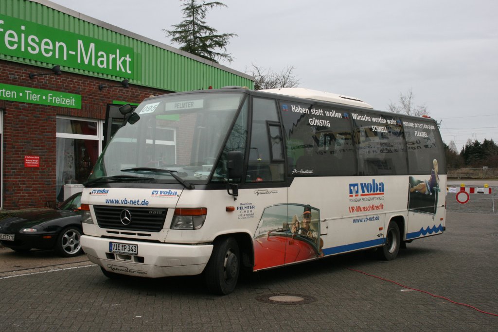 Pelmeter VIE EP 343 mit Werbung fr die Volksbank.
Aufgenommen beim PNV Tag in Nettetal Kaldenkirchen am 6.12.2009.