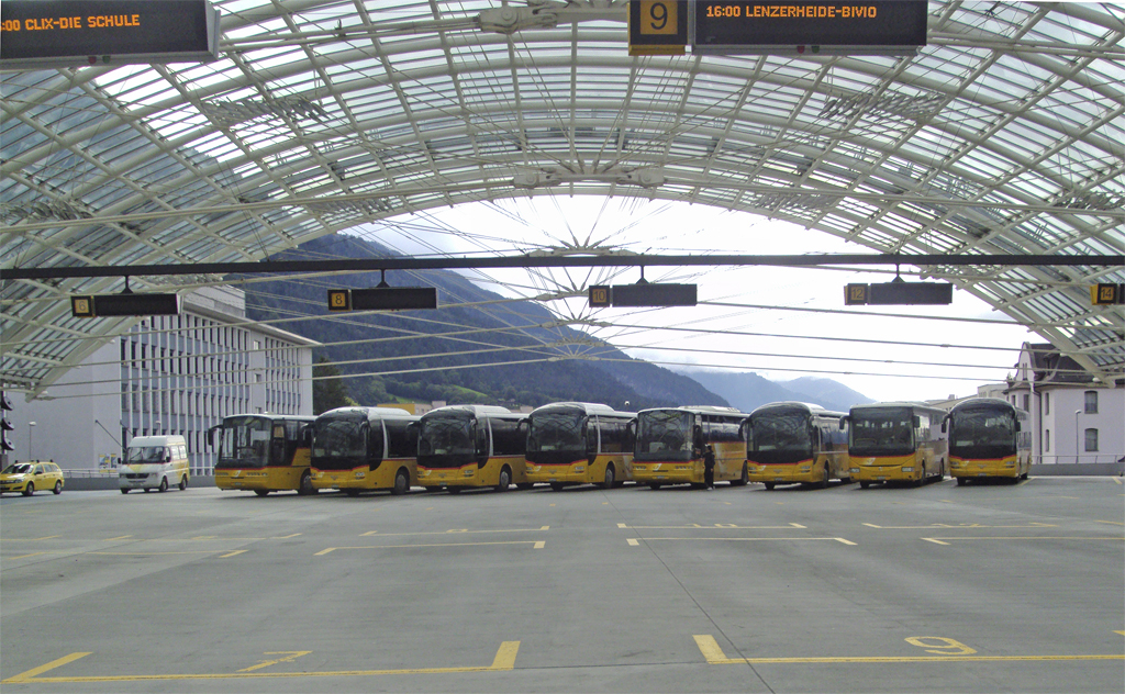 POSTAUTO- 2.Neoplan 5. MAN Lions Regio 1. Irisbus Crossway am Chur,Bahnhof am 13.9.10 