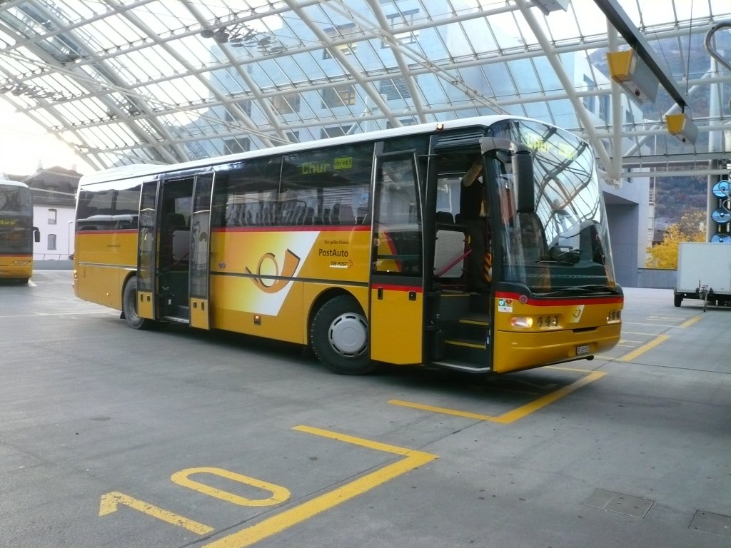 PostAuto Graubnden, 7000 Chur: Neoplan N 316 Euroliner GR 159'307, am 1. November 2010 bei der Postautostation Chur