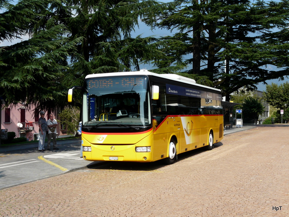 Postauto - Irisbus Crossway  TI 233555 bei den Busahlestellen neben dem Bahnhof Bellinzona am 30.09.2011