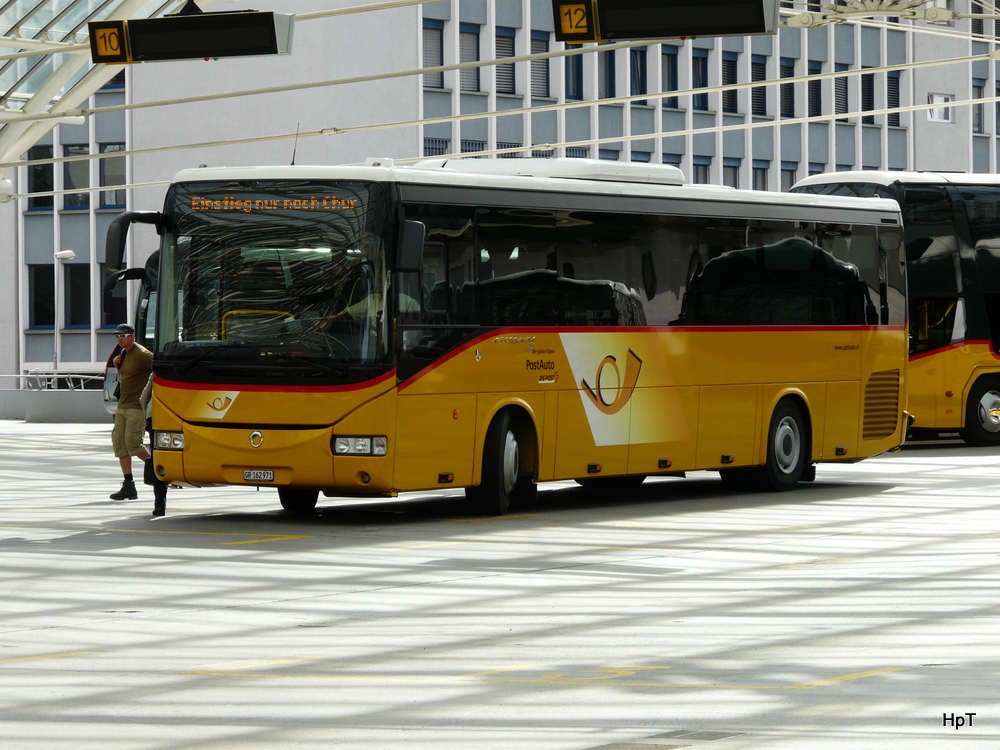 Postauto - Iveco Irisbus Crossway  GR 162971 bei den Postauto Haltestellen in Chur am 18.09.2012