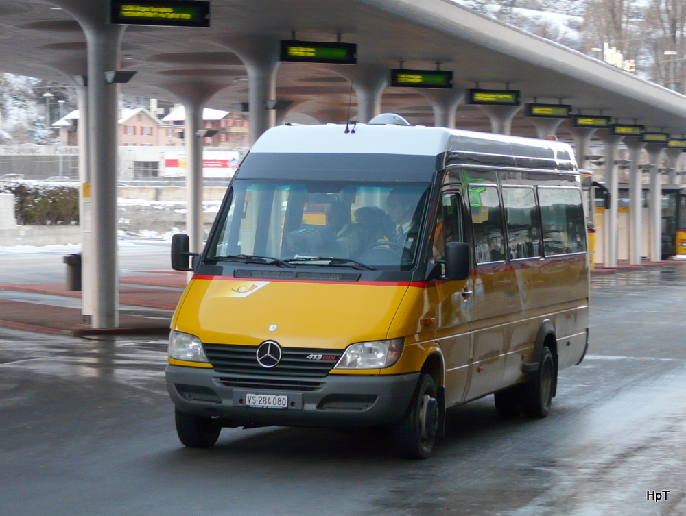 Postauto - Kleinbus Mercedes 413 CDI  VS 284080 in Visp am 30.12.2010