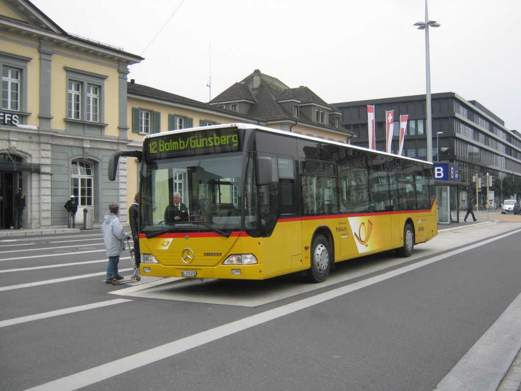 Postauto der Linie 12 in Solothurn HB, 23.10.2011.