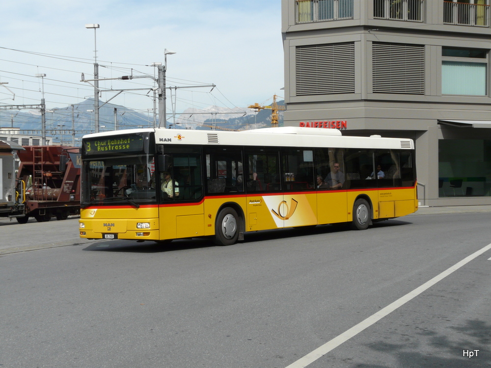 Postauto - MAN  GR 9705 unterwegs vor dem Bahnhof in Chur am 18.09.2012