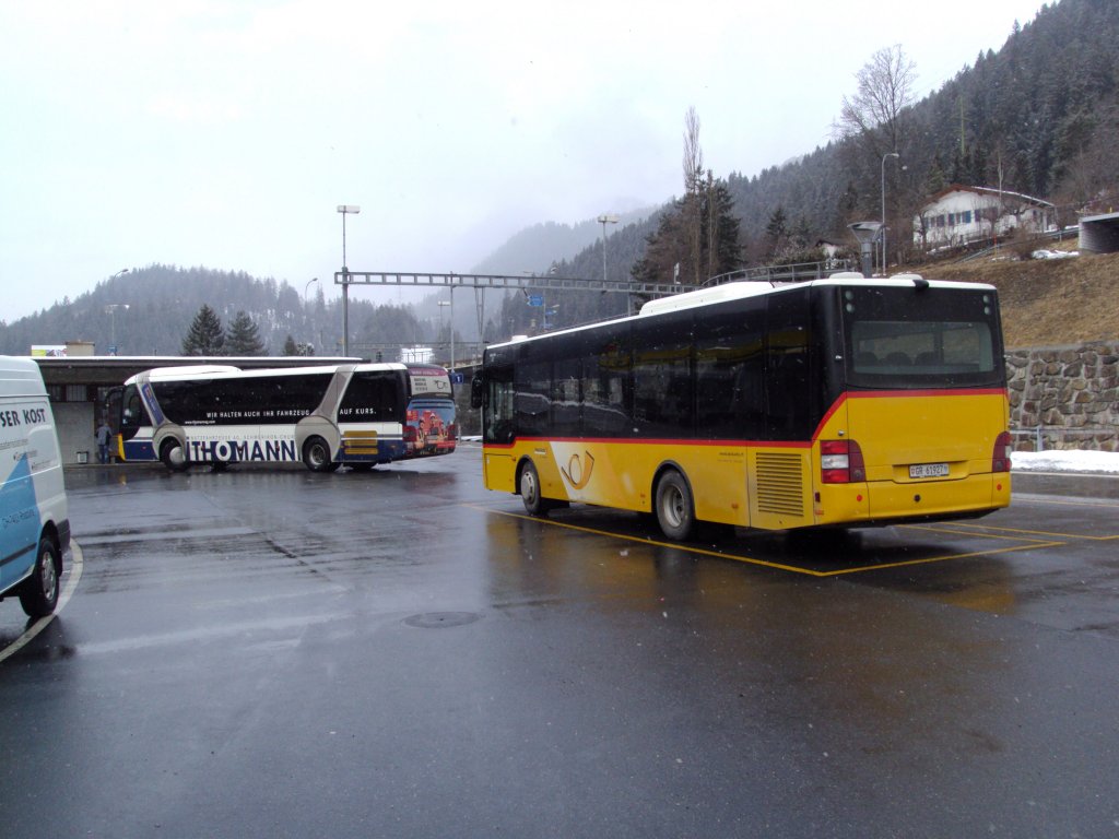 POSTAUTO-MAN Lions City und MAN Lions Regio am Bahnhof Tiefencastel am 23.2.13