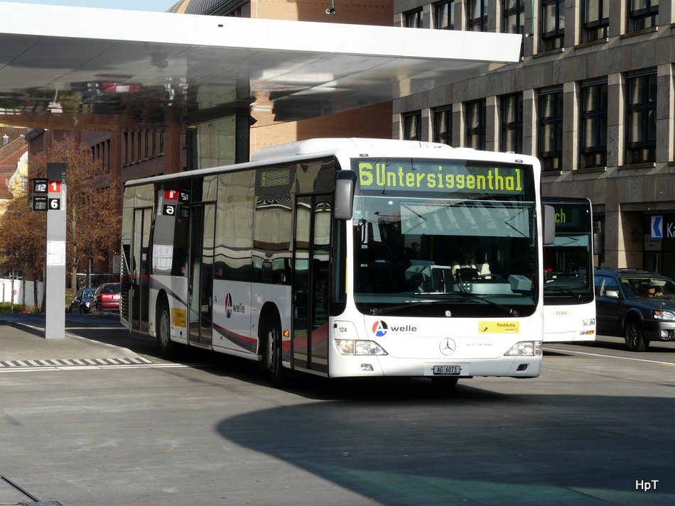 Postauto - Mercedes Citaro AG 6073 unterwegs auf der Linie 6 bei der Bushaltestelle vor dem Bahnhof in Baden am 20.11.2009