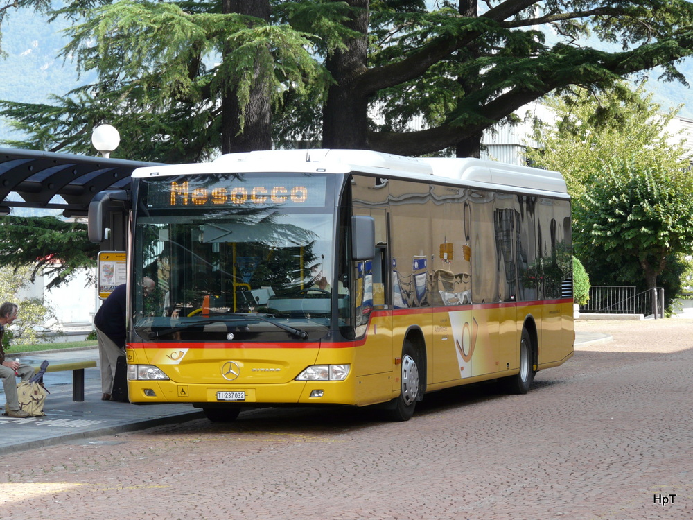 Postauto - Mercedes Citaro  TI 237032 in Bellinzona am 18.09.2012