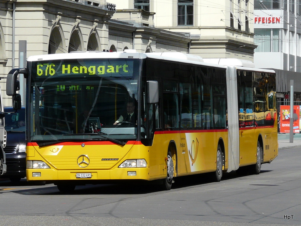 Postauto - Mercedes Citaro ZH 332491 bei den Bushaltestellen vor dem Bahnhof in Winterthur am 01.04.2011
