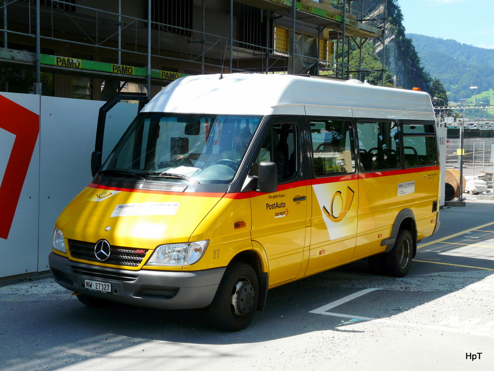 Postauto - Mercedes Sprinter  NW 27327 bei der Haltestelle beim Bahnhof von Stansstad am 01.08.2010