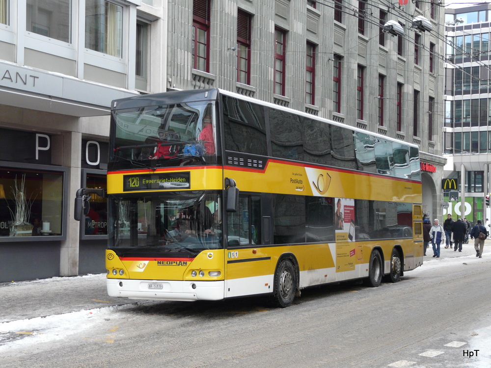 Postauto - Neoplan AR 14839 unterwegs auf der Linie 120 in St.Gallen am 27.12.2010
