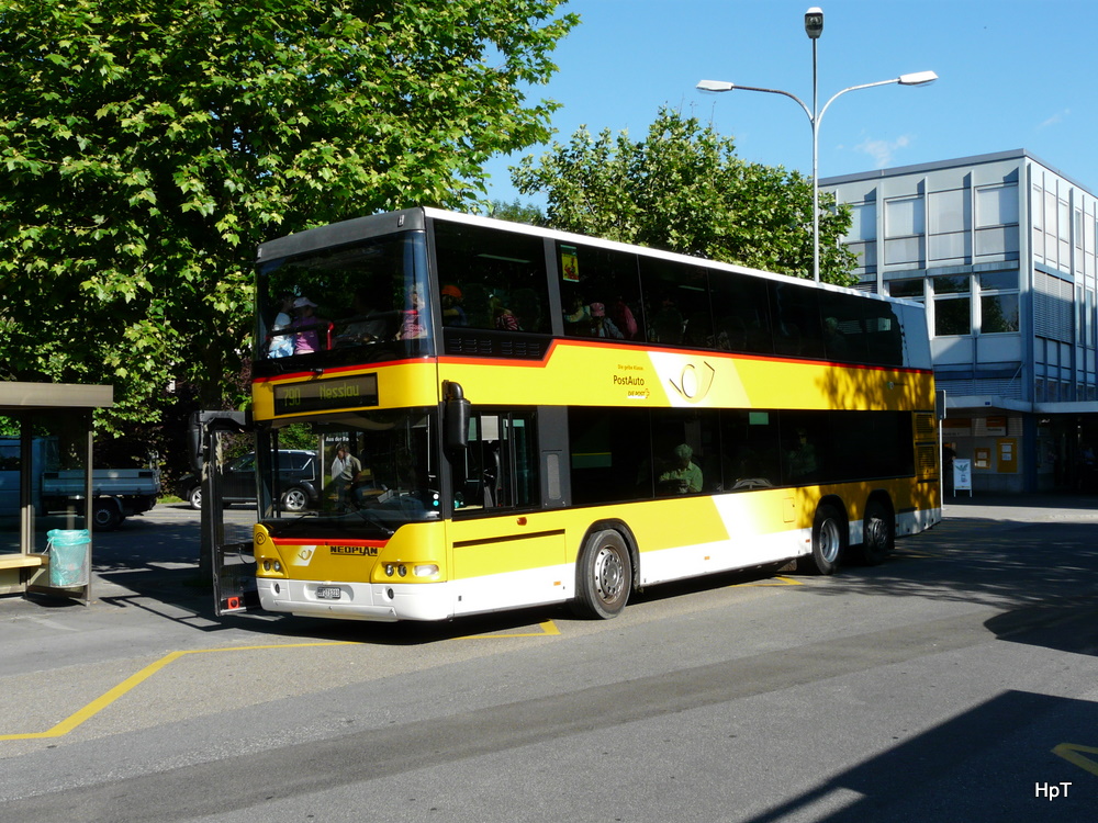 Postauto - Neoplan Doppelstockbus bei der Haltestelle vor dem Bahnhof Buchs/SG am 24.05.2011