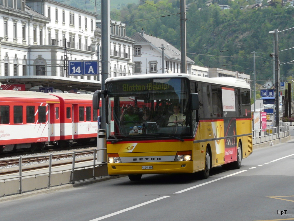 Postauto - Setra S 315 UL  VS 245886 unterwegs vor dem Bahnhof in Brig am 24.04.2011
