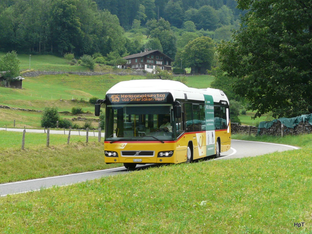 Postauto - Volvo 7700 Hybrid unterwegs bei Gsteigwiler am 03.08.2013
