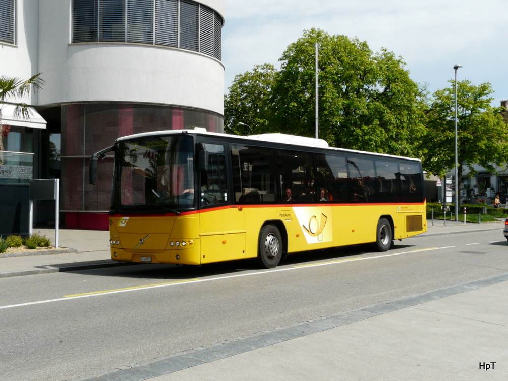 Postauto - Volvo 8700 TG  149072 unterwegs auf der Linie 725 in der Stadt Wil am 27.04.2012